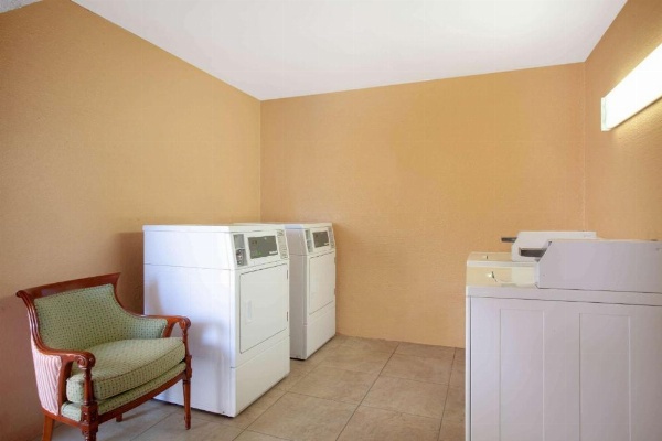 Stayable Suites Kissimmee image 12